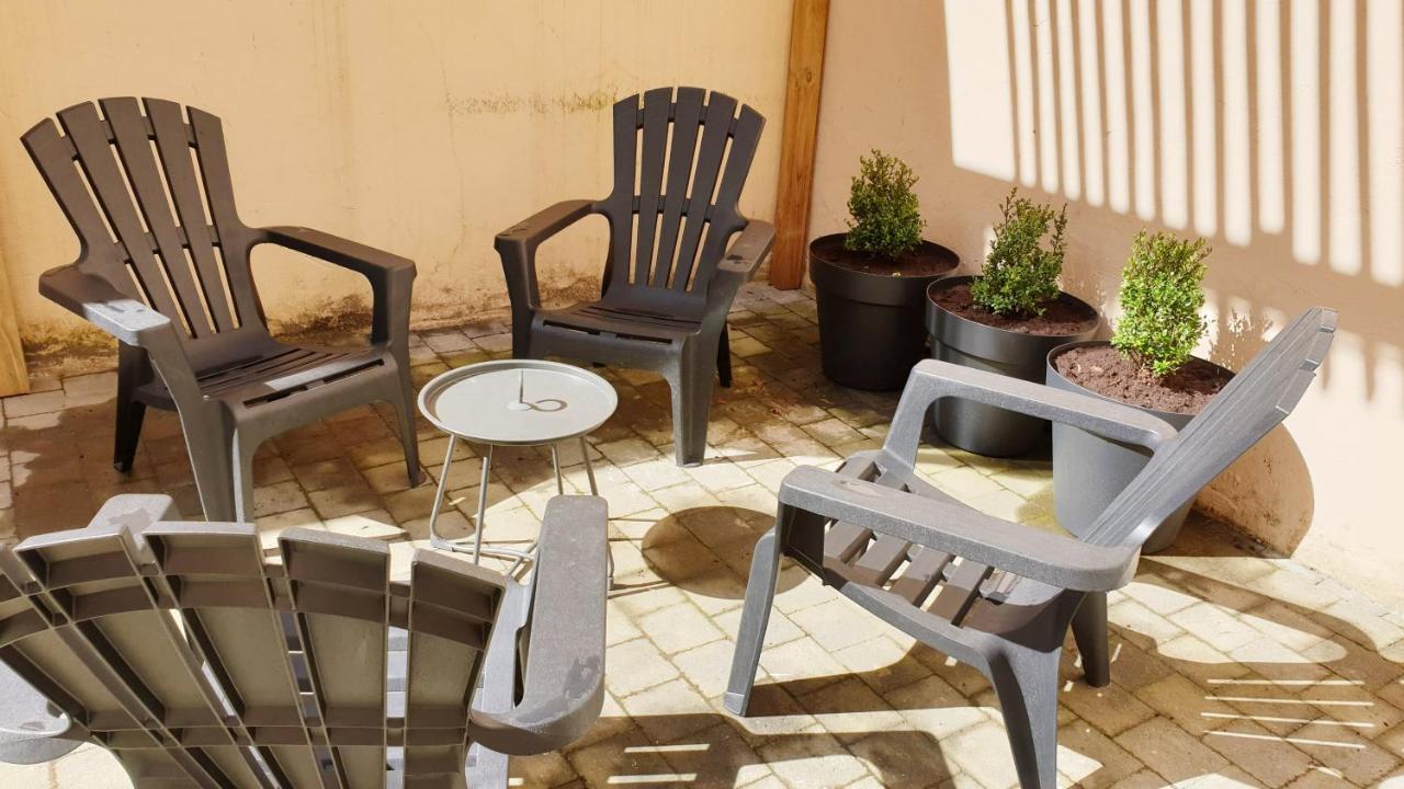 Le Patio Belle Maison En Plein Centre Ville, Avec Grande Terrasse Au Calme 바스토뉴 외부 사진