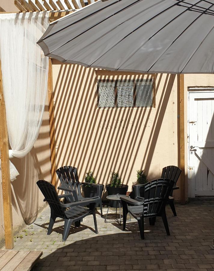 Le Patio Belle Maison En Plein Centre Ville, Avec Grande Terrasse Au Calme 바스토뉴 외부 사진